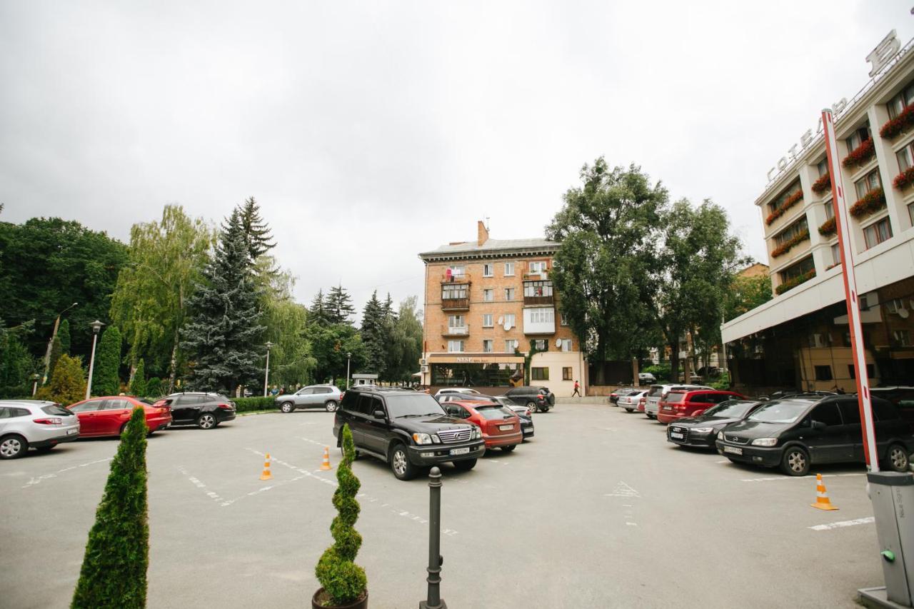 Bukovyna Hotel Chernivtsi Exterior photo